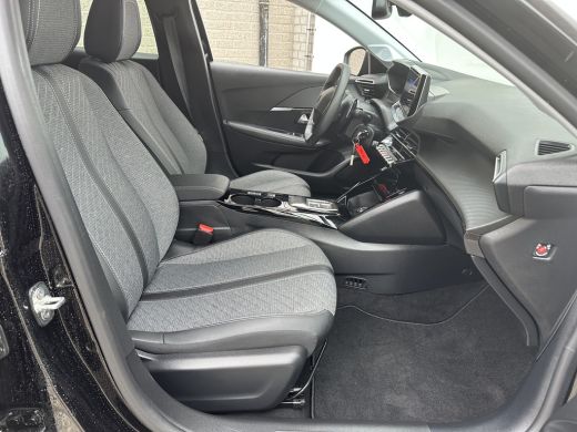 Peugeot 208 Hybrid 100 e-DCS6 Allure | Achterbank in delen neerklapbaar | Achteruitrijcamera | Apple Carplay/... ActivLease financial lease