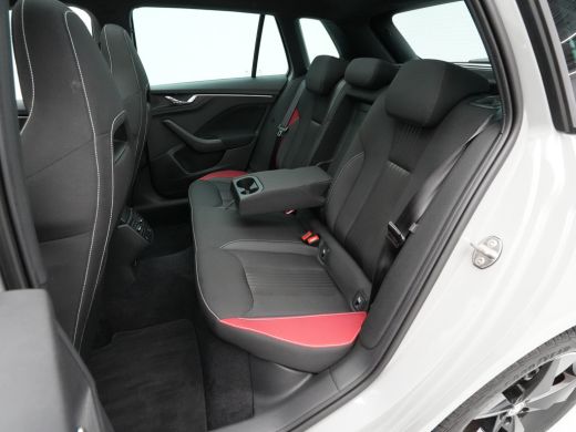 Skoda Kamiq 1.0 TSI 110pk Monte Carlo Navi via App Panorama Trekhaak Camera Side Assist Stoelverwarming Voor ... ActivLease financial lease