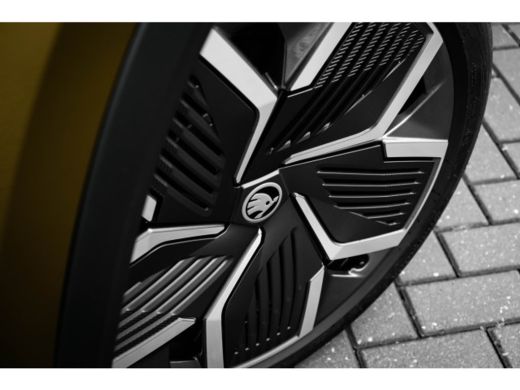 Skoda Kodiaq 1.5 TSI PHEV Sportline Business 20"inch LMV | Demo | Trekhaak ActivLease financial lease