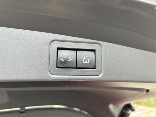 Toyota Corolla Touring Sports 2.0 Hybrid Premium (Elektrisch Panoramadak - Trekhaak) ActivLease financial lease