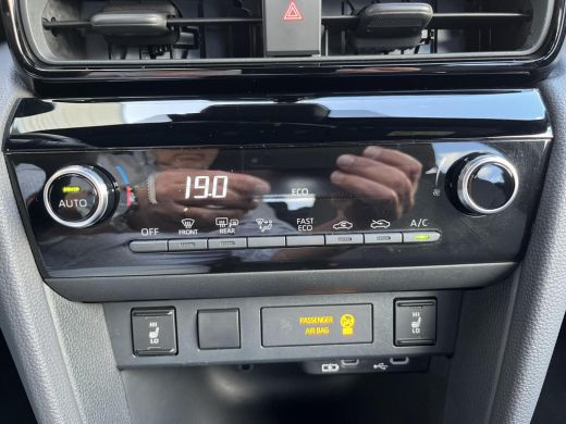 Toyota Yaris Cross 1.5 Hybrid 115 First Edition | All-in prijs | Apple/Android | Camera | Stoelverwarming | ActivLease financial lease