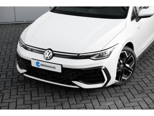 Volkswagen Golf 1.5 eTSI R-Line Edition 360 Camera l Verlicht VW Logo voor l Stoel en Stuurverwarming l Sportstoelen ActivLease financial lease