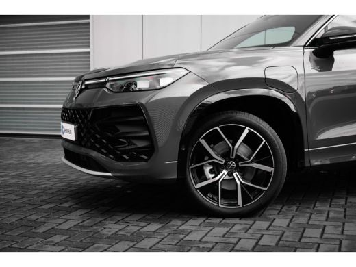 Volkswagen Tayron 1.5 eHybrid R-Line Edition | 360 camera | iQ Light | Multimedia Pakket Plus | Design Pakket | Ass... ActivLease financial lease