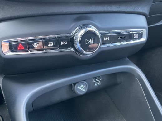 Volvo  XC40 1.5 T5 Recharge PHEV Inscription Pano Elek.Trekhaak Memory Carplay Led Plug-in! ActivLease financial lease