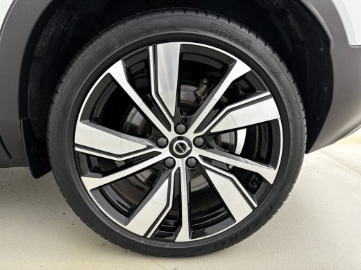 Volvo  XC40 Recharge P8 AWD | 20" | Elektr. verst. stoelen | 360 Camera | Harman Kardon | Panoramadak | Stoel... ActivLease financial lease