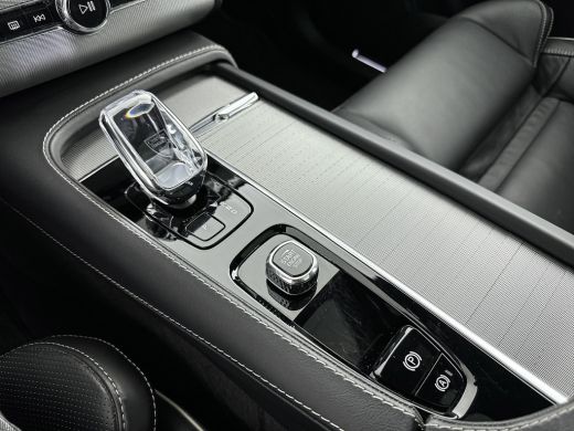 Volvo  XC90 T8 Recharge Ultimate Dark | 22" | Luchtvering | Sportstoelen | Bowers & Wilkins | Trekhaak | 360 ... ActivLease financial lease