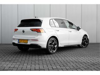 Volkswagen Golf 1.5 eTSI R-Line Edition 360 Camera l Verlicht VW Logo voor l Stoel en Stuurverwarming l Sportstoelen