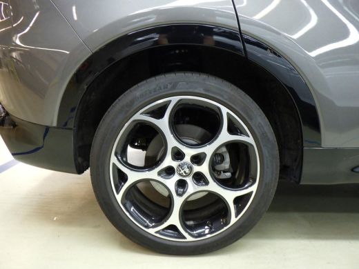 Alfa Romeo Tonale 1.3T PHEV Sprint Q4 280pk | Afn. Trekhaak | Stuur/Stoelverwarming | Navigatie | 19"LMV | Achterui... ActivLease financial lease