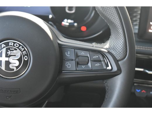 Alfa Romeo Tonale 1.3T PHEV Sprint Q4 280pk | Afn. Trekhaak | Stuur/Stoelverwarming | Navigatie | 19"LMV | Achterui... ActivLease financial lease