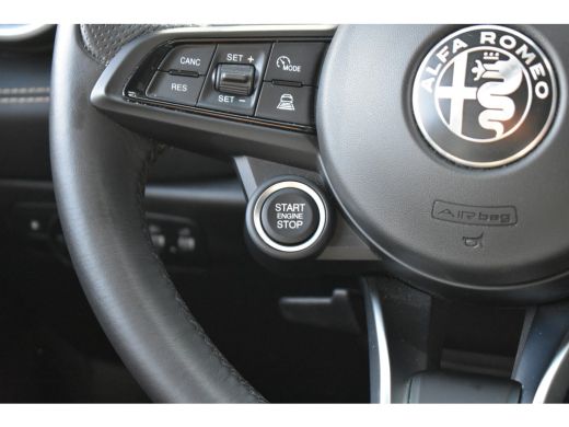 Alfa Romeo Tonale 1.3T PHEV Sprint Q4 280pk | Afn. Trekhaak | Stuur/Stoelverwarming | Navigatie | 19"LMV | Achterui... ActivLease financial lease