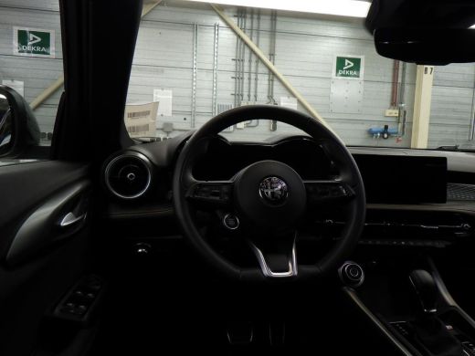 Alfa Romeo Tonale 1.3T PHEV Sprint Q4 280pk | Afn. Trekhaak | Stuur/Stoelverwarming | Navigatie | 19"LMV | Achterui... ActivLease financial lease