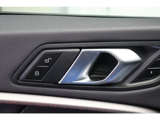 BMW 2 Serie 220i High Executive M Sport Automaat / Panoramadak / Sportstoelen / Achteruitrijcamera / Adaptiev... ActivLease financial lease