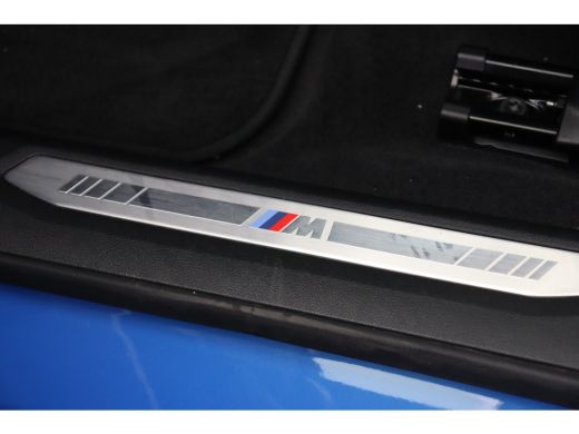 BMW 2 Serie 220i High Executive M Sport Automaat / Panoramadak / Sportstoelen / Achteruitrijcamera / Adaptiev... ActivLease financial lease
