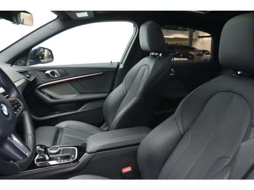 BMW 2 Serie 220i High Executive M Sport Automaat / Panoramadak / Sportstoelen / Achteruitrijcamera / Adaptiev... ActivLease financial lease