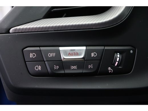 BMW 2 Serie 220i High Executive M Sport Automaat / Panoramadak / Sportstoelen / Achteruitrijcamera / Adaptiev... ActivLease financial lease