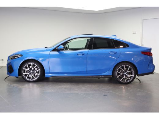 BMW 2 Serie 220i High Executive M Sport Automaat / Panoramadak / Sportstoelen / Achteruitrijcamera / Adaptiev... ActivLease financial lease