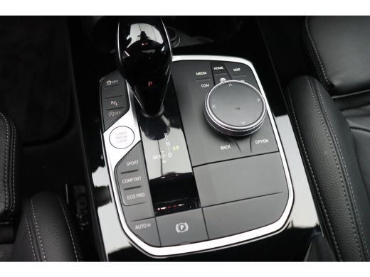 BMW 2 Serie 220i High Executive M Sport Automaat / Panoramadak / Sportstoelen / Achteruitrijcamera / Adaptiev... ActivLease financial lease