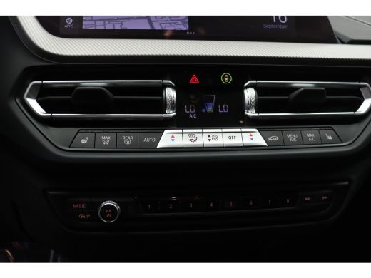 BMW 2 Serie 220i High Executive M Sport Automaat / Panoramadak / Sportstoelen / Achteruitrijcamera / Adaptiev... ActivLease financial lease