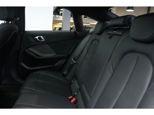 BMW 2 Serie 220i High Executive M Sport Automaat / Panoramadak / Sportstoelen / Achteruitrijcamera / Adaptiev... ActivLease financial lease