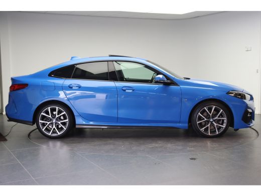 BMW 2 Serie 220i High Executive M Sport Automaat / Panoramadak / Sportstoelen / Achteruitrijcamera / Adaptiev... ActivLease financial lease