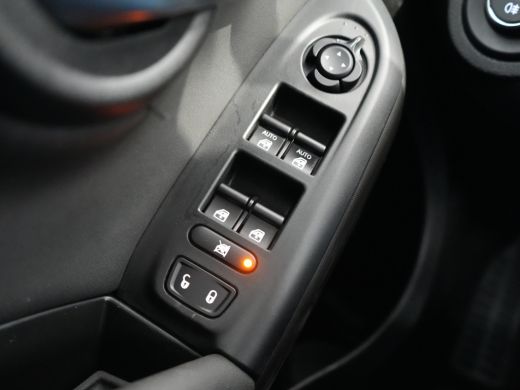 Fiat 500X 1.5 Hybrid Sport | Achterbank in delen neerklapbaar | Achteruitrijcamera | Airco (automatisch) ActivLease financial lease