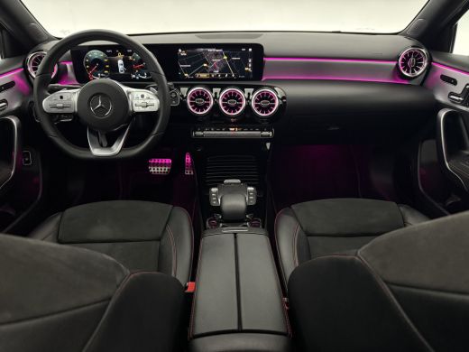 Mercedes-Benz A-Klasse 180 AMG | Panoramadak | Sfeerverl. | Burmester | Camera | Virtual Cockpit | LED | Memory seats ActivLease financial lease