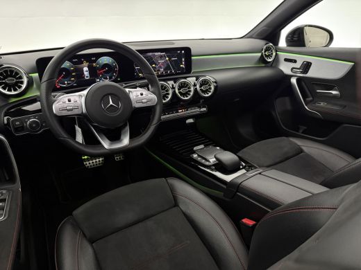 Mercedes-Benz A-Klasse 180 AMG | Panoramadak | Sfeerverl. | Burmester | Camera | Virtual Cockpit | LED | Memory seats ActivLease financial lease