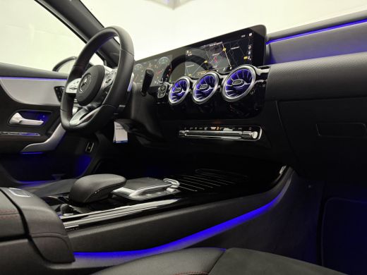 Mercedes-Benz A-Klasse 180 AMG | Panoramadak | Sfeerverl. | Burmester | Camera | Virtual Cockpit | LED | Memory seats ActivLease financial lease