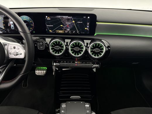 Mercedes-Benz A-Klasse 180 AMG | Panoramadak | Sfeerverl. | Burmester | Camera | Virtual Cockpit | LED | Memory seats ActivLease financial lease