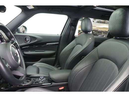 Mini Clubman Cooper Automaat / Panoramadak / Achteruitrijcamera / Comfort Access / LED / Head-Up ActivLease financial lease