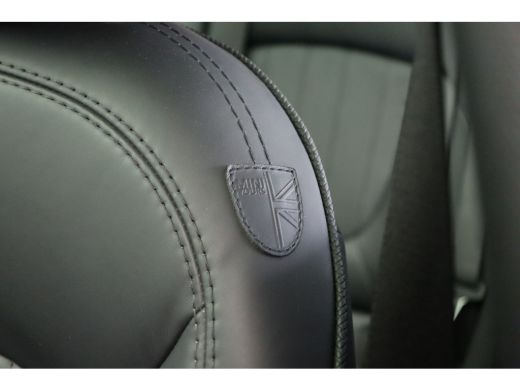 Mini Clubman Cooper Automaat / Panoramadak / Achteruitrijcamera / Comfort Access / LED / Head-Up ActivLease financial lease