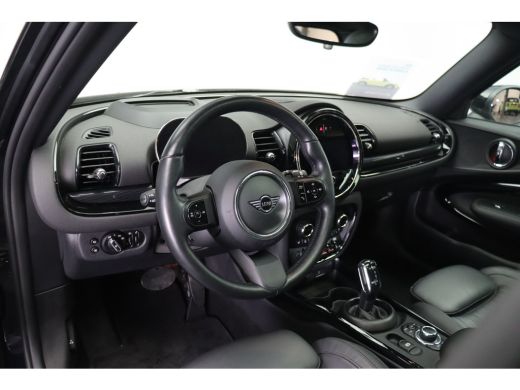 Mini Clubman Cooper Automaat / Panoramadak / Achteruitrijcamera / Comfort Access / LED / Head-Up ActivLease financial lease