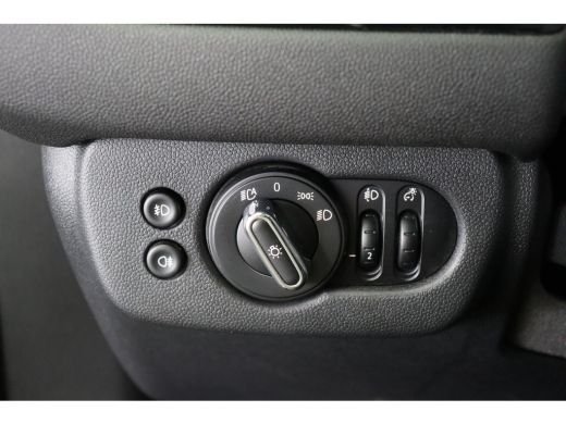 Mini Clubman Cooper Automaat / Panoramadak / Achteruitrijcamera / Comfort Access / LED / Head-Up ActivLease financial lease