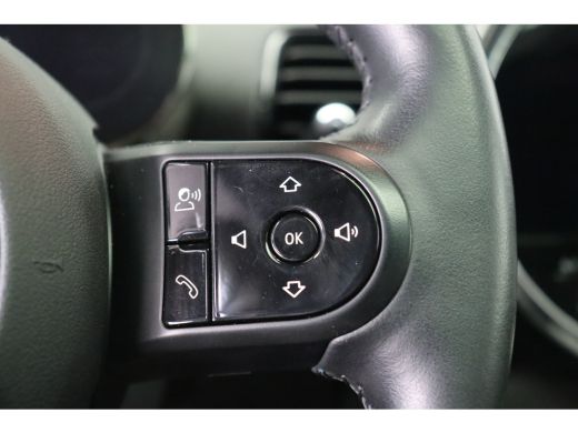 Mini Clubman Cooper Automaat / Panoramadak / Achteruitrijcamera / Comfort Access / LED / Head-Up ActivLease financial lease