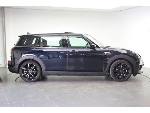 Mini Clubman Cooper Automaat / Panoramadak / Achteruitrijcamera / Comfort Access / LED / Head-Up ActivLease financial lease
