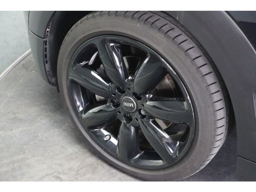 Mini Clubman Cooper Automaat / Panoramadak / Achteruitrijcamera / Comfort Access / LED / Head-Up ActivLease financial lease