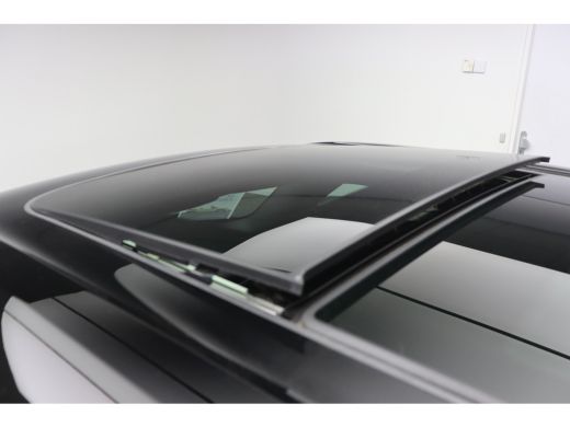 Mini Clubman Cooper Automaat / Panoramadak / Achteruitrijcamera / Comfort Access / LED / Head-Up ActivLease financial lease