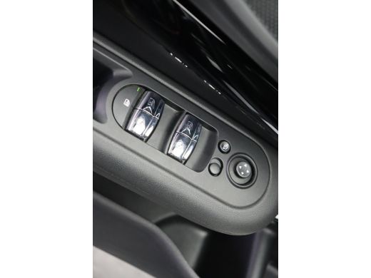 Mini Clubman Cooper Automaat / Panoramadak / Achteruitrijcamera / Comfort Access / LED / Head-Up ActivLease financial lease