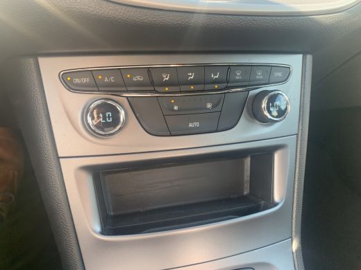 Opel Astra Sports Tourer 1.2 Edition Airco | AGR-Stoel | Camera | Cruise Control | DAB | LMV 16" | Navi | PD... ActivLease financial lease