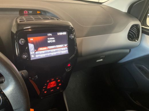 Peugeot 108 1.0 e-VTi Allure Airco | Camera | Cruise Control | LMV 15" | Mistlampen | ActivLease financial lease