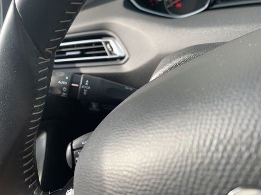 Peugeot 308 SW 1.2 PureTech Allure Airco | Cruise Control | LMV 16" | Navi | PDC V&A | Pano | ActivLease financial lease