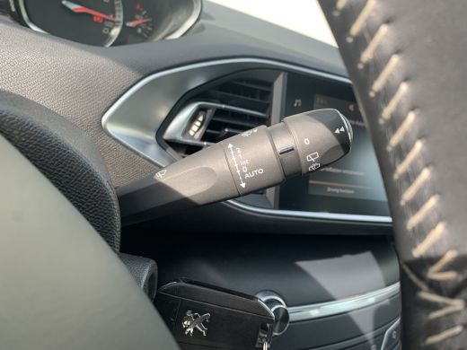 Peugeot 308 SW 1.2 PureTech Allure Airco | Cruise Control | LMV 16" | Navi | PDC V&A | Pano | ActivLease financial lease