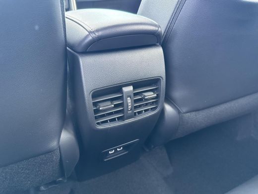 Toyota Corolla Cross Hybrid 200 Style **NAVIGATIE/ DODEHOEK DETECTIE/ STOEL EN STUURWIELVERWARMING/ PARKEERSENSOREN** ActivLease financial lease