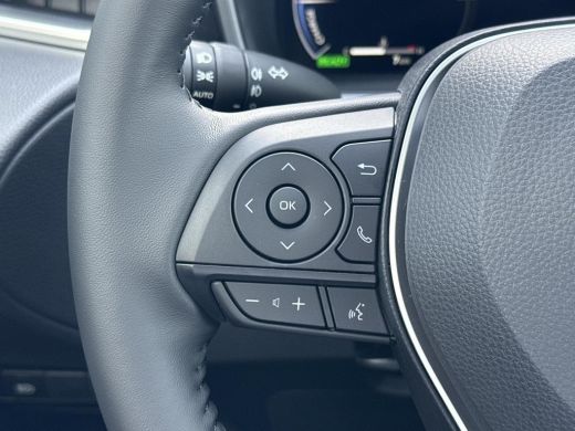 Toyota Corolla Cross Hybrid 200 Style **NAVIGATIE/ DODEHOEK DETECTIE/ STOEL EN STUURWIELVERWARMING/ PARKEERSENSOREN** ActivLease financial lease