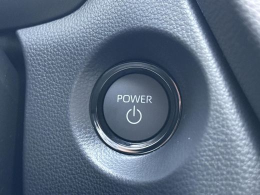 Toyota Corolla Cross Hybrid 200 Style **NAVIGATIE/ DODEHOEK DETECTIE/ STOEL EN STUURWIELVERWARMING/ PARKEERSENSOREN** ActivLease financial lease