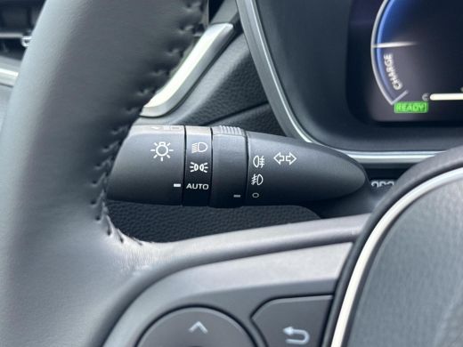 Toyota Corolla Cross Hybrid 200 Style **NAVIGATIE/ DODEHOEK DETECTIE/ STOEL EN STUURWIELVERWARMING/ PARKEERSENSOREN** ActivLease financial lease