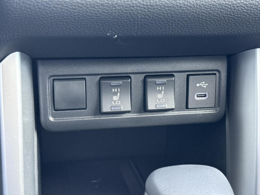 Toyota Corolla Cross Hybrid 200 Style **NAVIGATIE/ DODEHOEK DETECTIE/ STOEL EN STUURWIELVERWARMING/ PARKEERSENSOREN** ActivLease financial lease