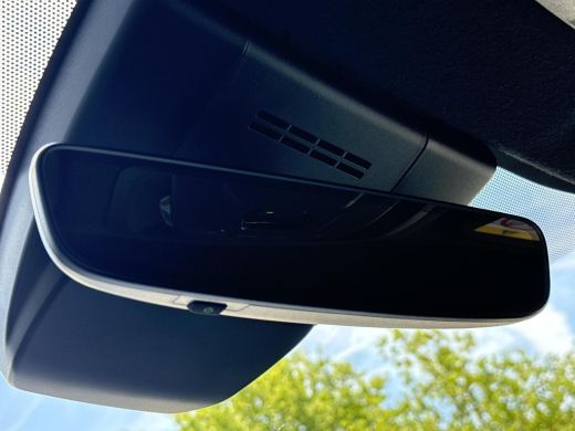 Toyota Corolla Cross Hybrid 200 Style **NAVIGATIE/ DODEHOEK DETECTIE/ STOEL EN STUURWIELVERWARMING/ PARKEERSENSOREN** ActivLease financial lease