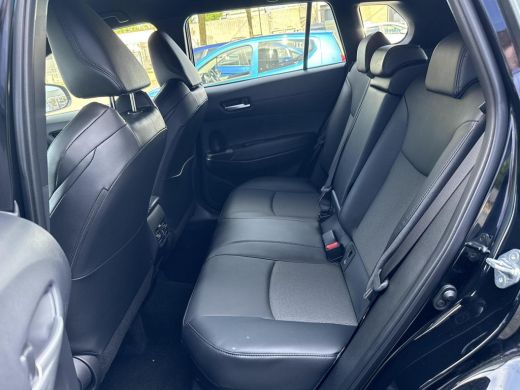 Toyota Corolla Cross Hybrid 200 Style **NAVIGATIE/ DODEHOEK DETECTIE/ STOEL EN STUURWIELVERWARMING/ PARKEERSENSOREN** ActivLease financial lease