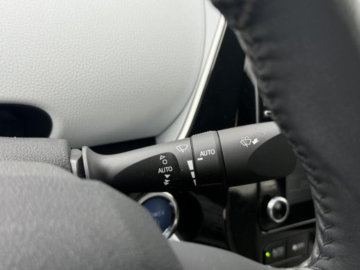 Toyota Prius 1.8 Plug-in Executive ActivLease financial lease